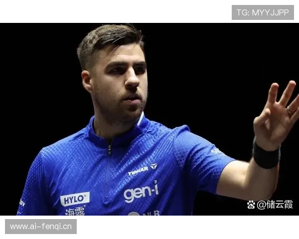 杨千霖这日常跟赛场两副脸，看他穿西装我差点没认出来